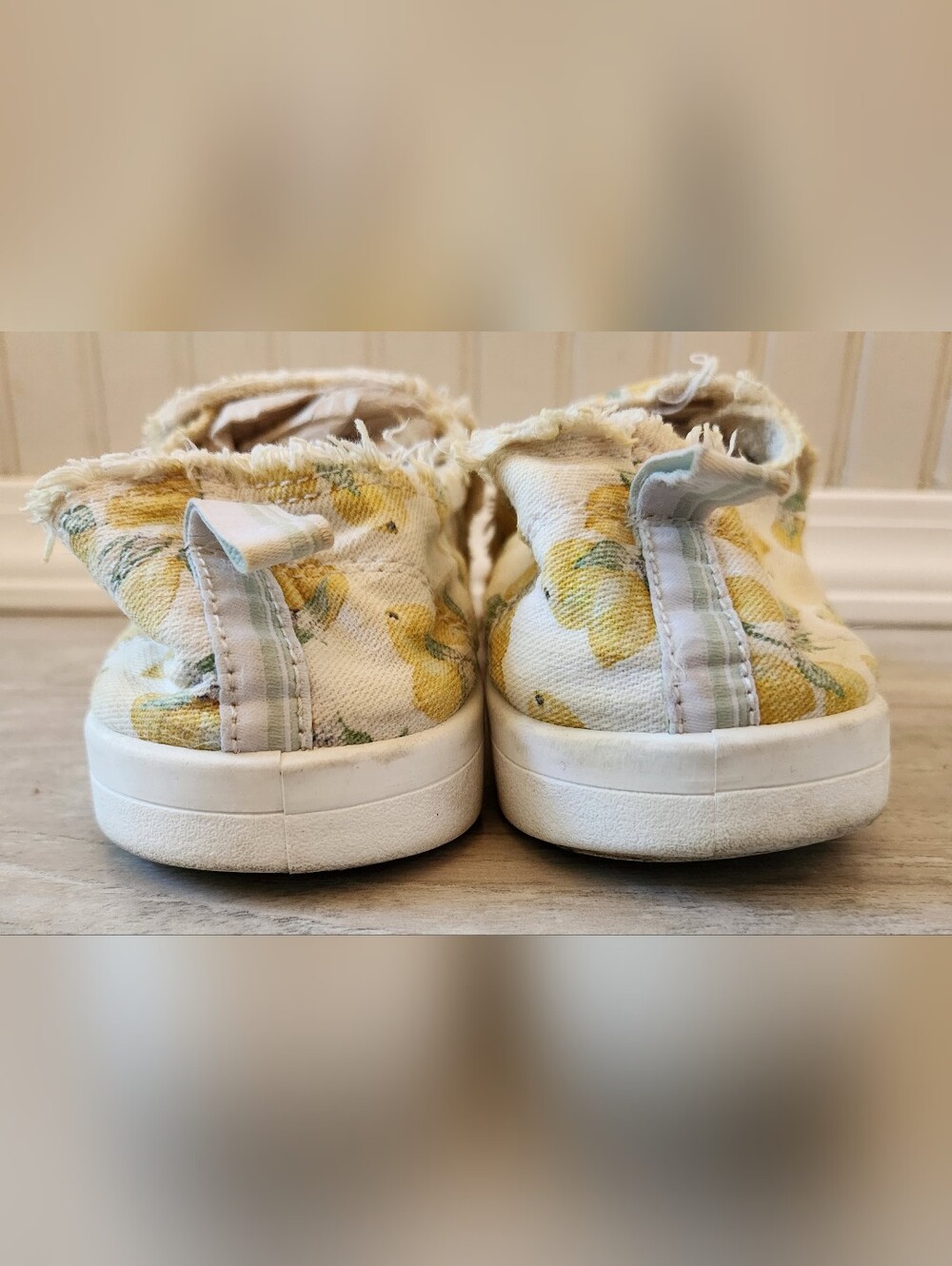 Vionic Women's Lemon Print Beach Slip-On Shoes Sz 7.5 - Picture 4 of 5